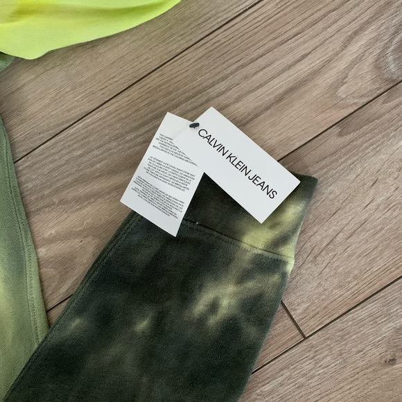 L- Calvin Klein Jeans tie dye cropped hoodie - Picture 5 of 12